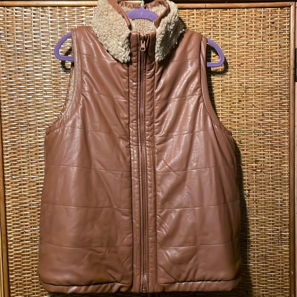 Tuckernuck NWOT shearling and camel leather reversible Beckham vest size Large